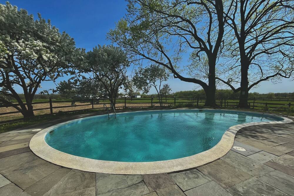 Photo of Outdoor in Russell