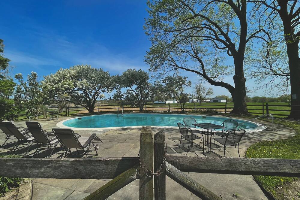 Photo of Outdoor in Russell