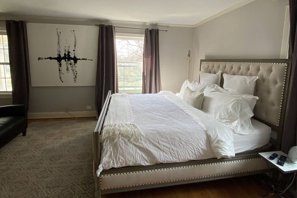 Photo of Bedroom in Evanston