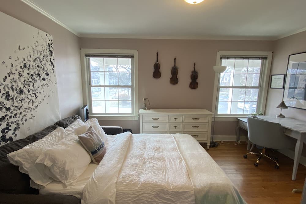 Photo of Bedroom in Evanston
