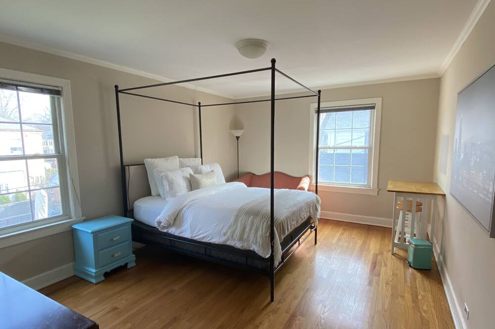 Photo of Bedroom in Evanston