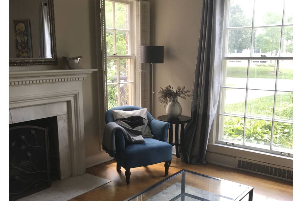 Photo of Livingroom in Evanston