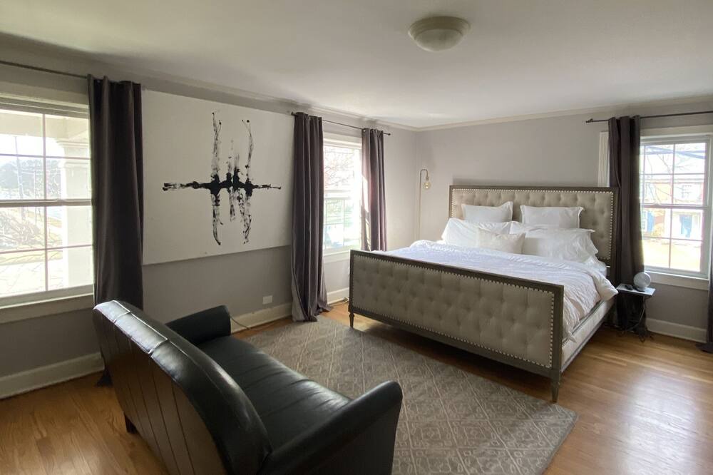 Photo of Bedroom in Evanston