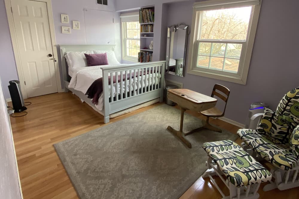 Photo of Bedroom in Evanston