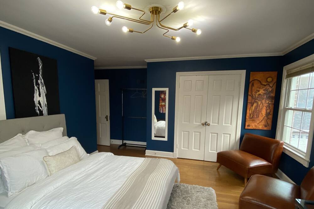 Photo of Bedroom in Evanston