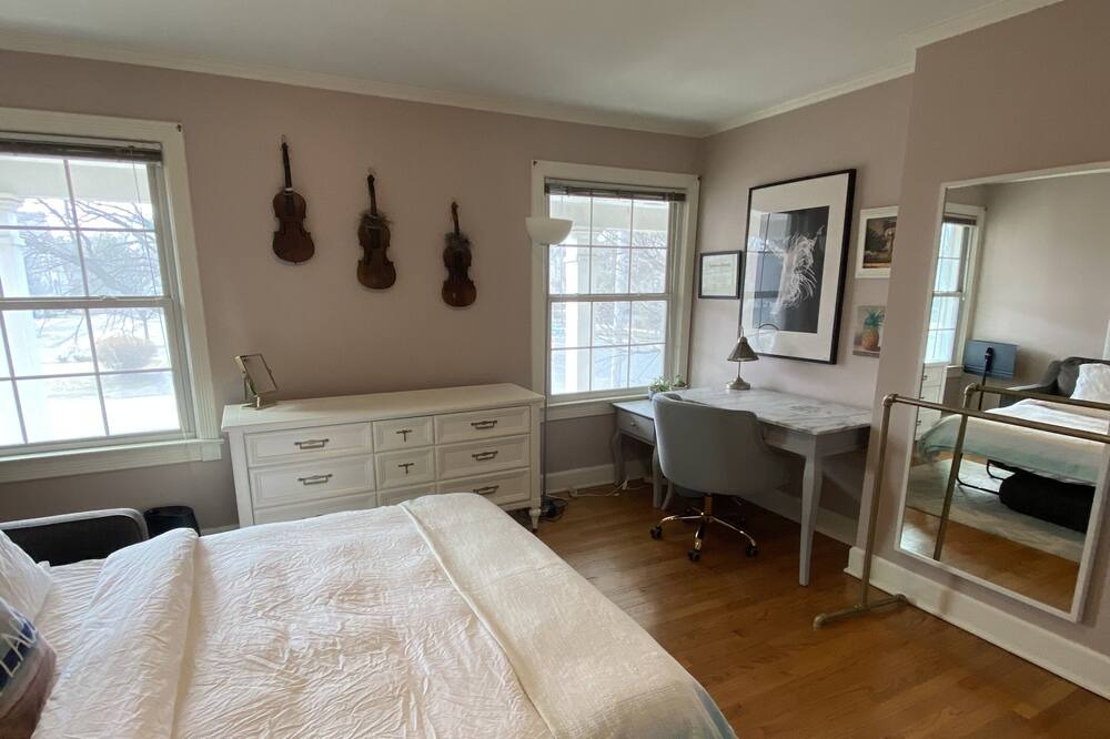 Photo of Bedroom in Evanston
