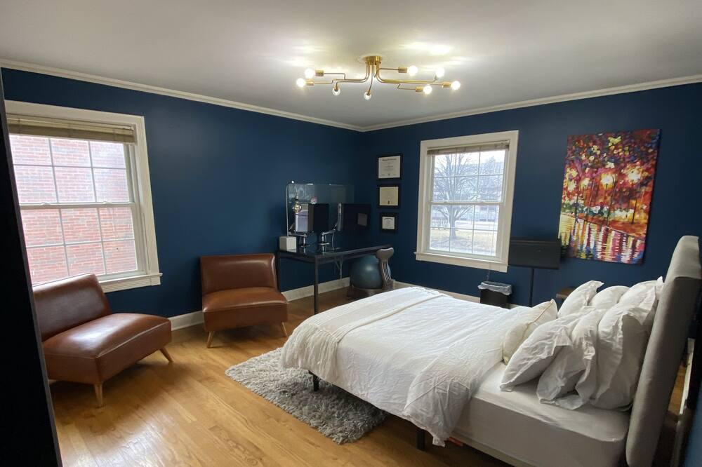 Photo of Bedroom in Evanston