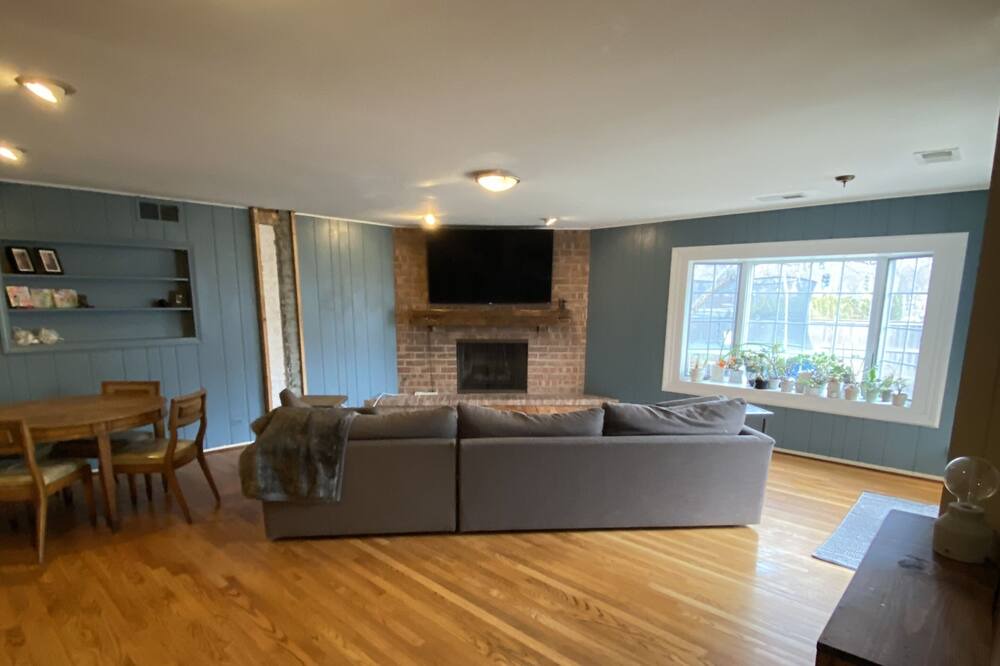 Photo of Livingroom in Evanston