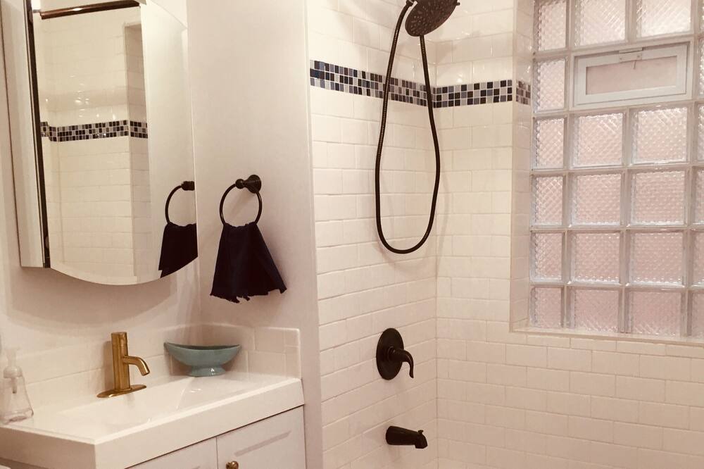 Photo of Bathroom in Logan Square