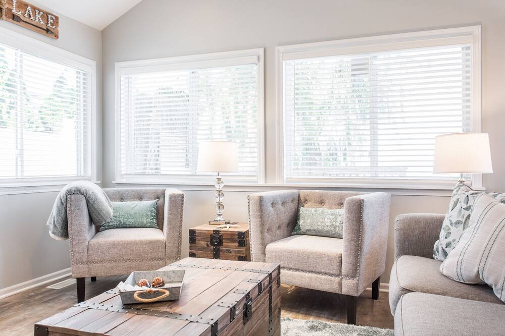 Photo of Livingroom in Fox Lake