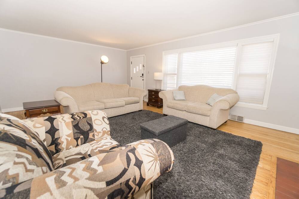 Photo of Livingroom in Addison