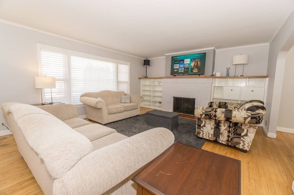 Photo of Livingroom in Addison