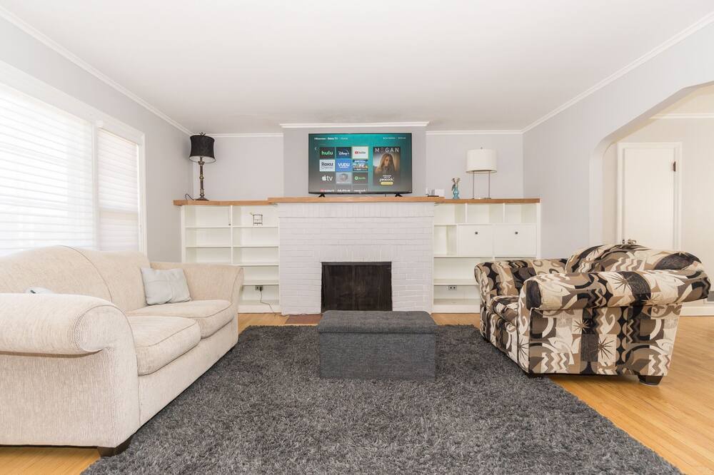 Photo of Livingroom in Addison