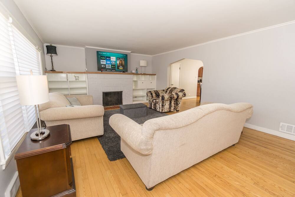 Photo of Livingroom in Addison