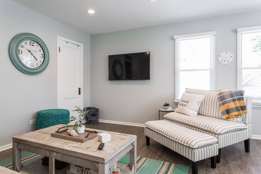 Photo of Livingroom in Fox Lake