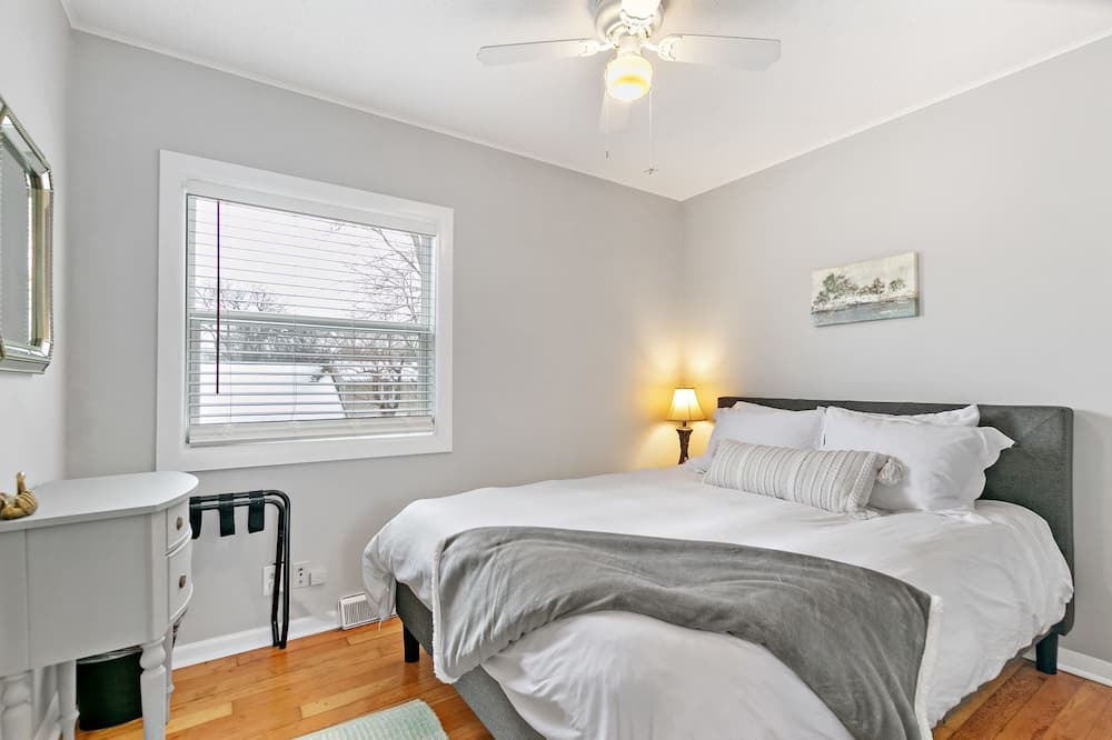Photo of Bedroom in Oakwood Hills