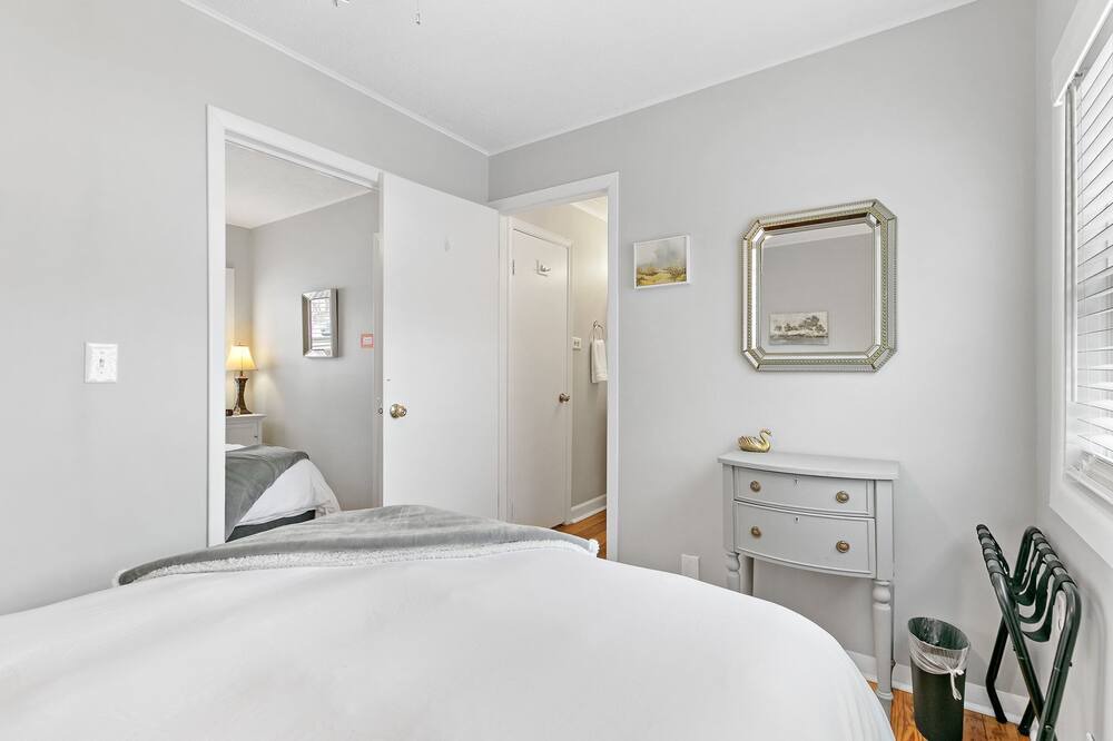 Photo of Bedroom in Oakwood Hills