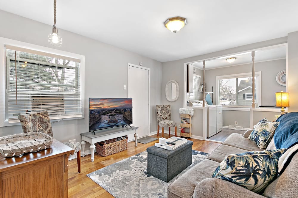 Photo of Livingroom in Oakwood Hills