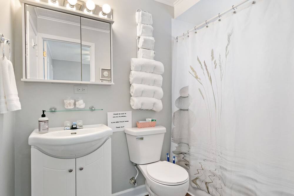 Photo of Bathroom in Oakwood Hills
