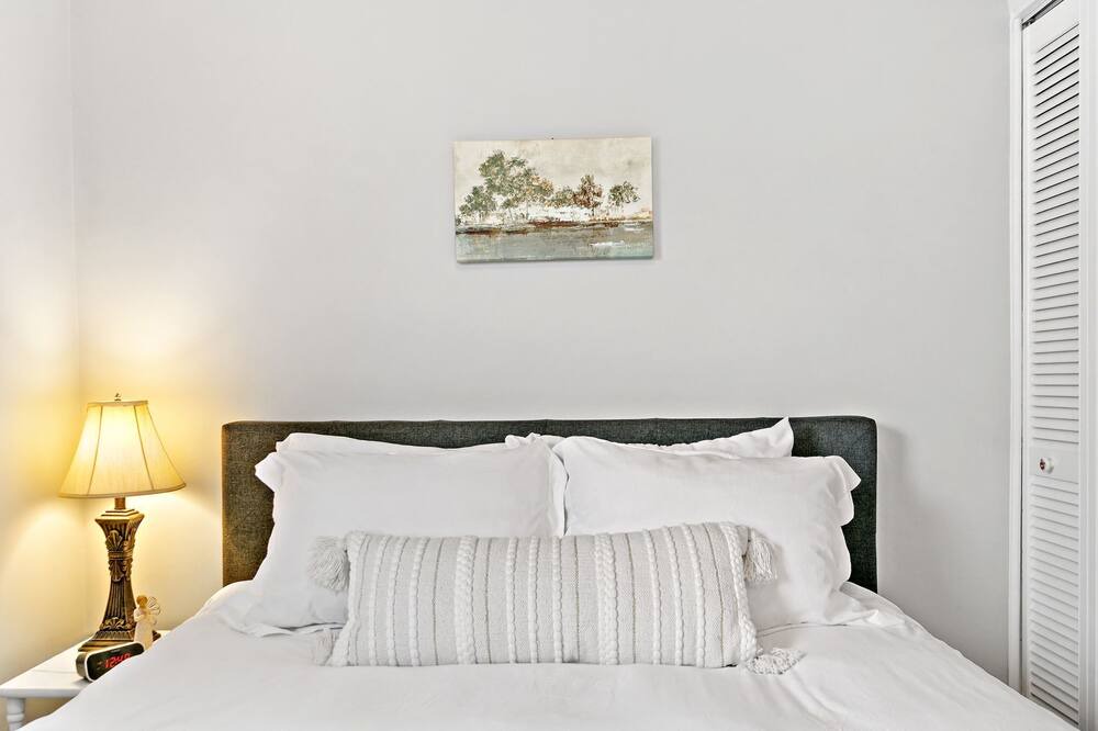 Photo of Bedroom in Oakwood Hills