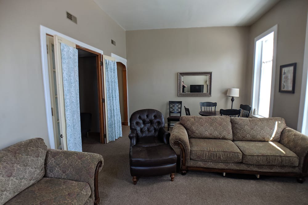 Photo of Livingroom in Nauvoo