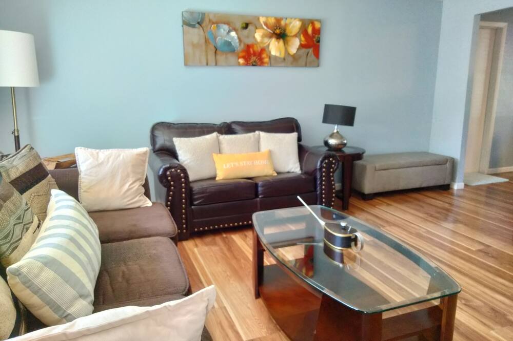 Photo of Livingroom in Schaumburg
