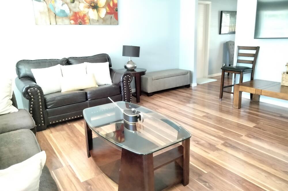 Photo of Livingroom in Schaumburg