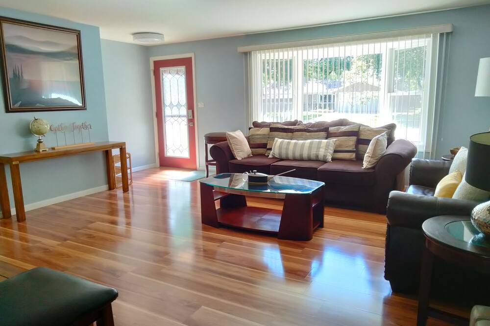 Photo of Livingroom in Schaumburg