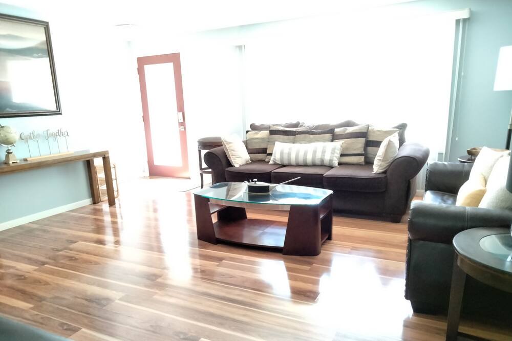 Photo of Livingroom in Schaumburg
