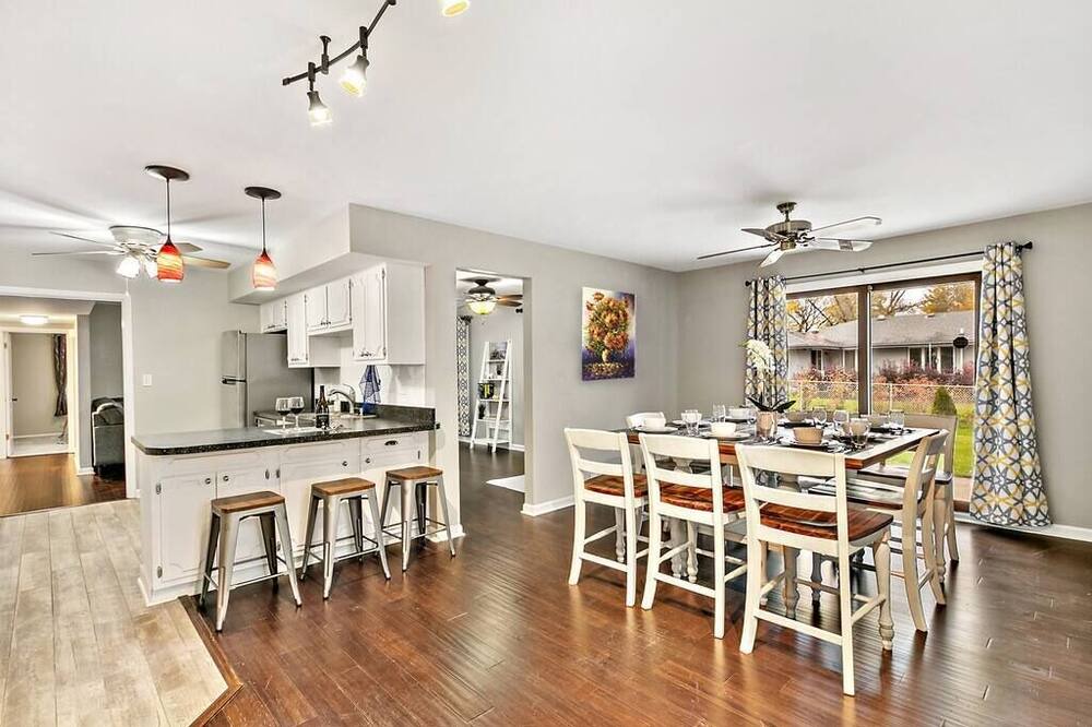 Photo of Bedroom in Hoffman Estates