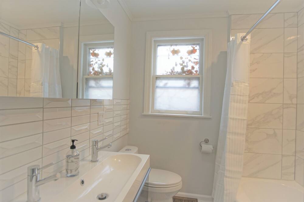 Photo of Bathroom in Skokie