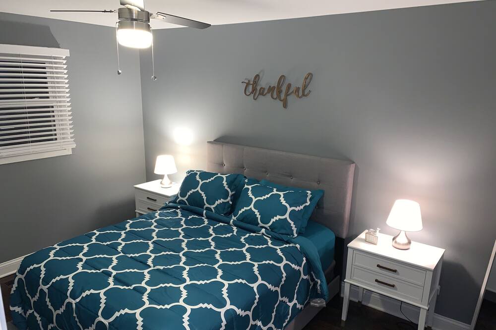 Photo of Bedroom in Country Club Hills