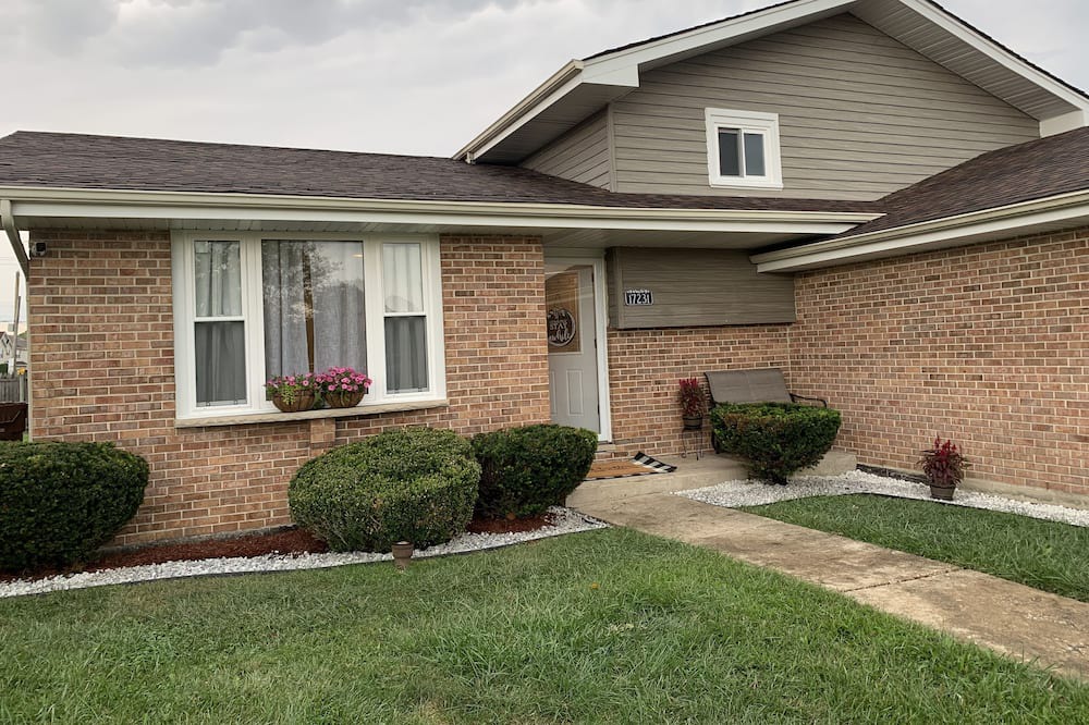 Photo of Outdoor in Country Club Hills
