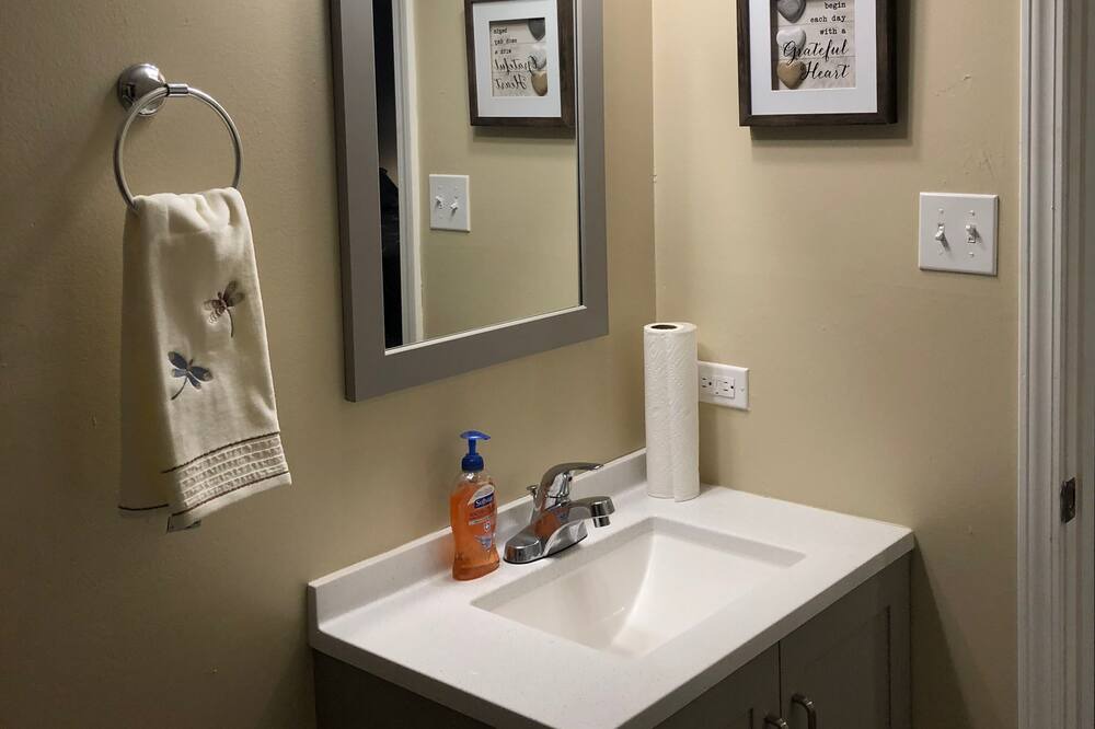 Photo of Bathroom in Country Club Hills