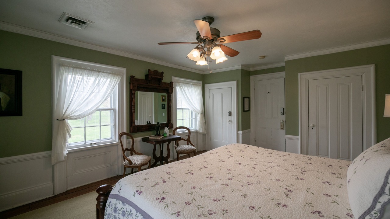 Photo of Bathroom in Nauvoo