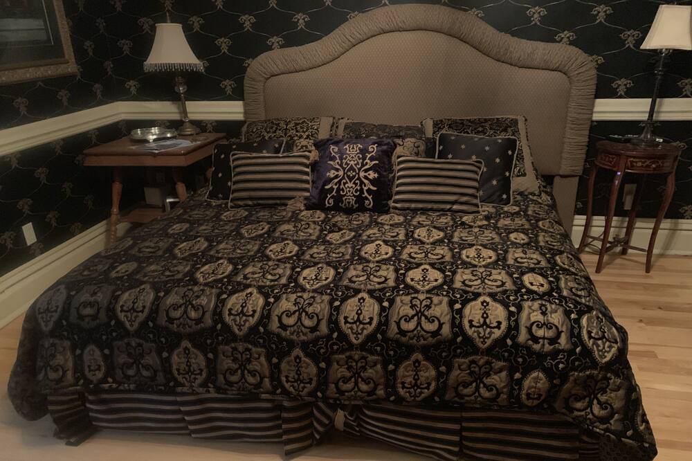 Photo of Bedroom in East Dubuque