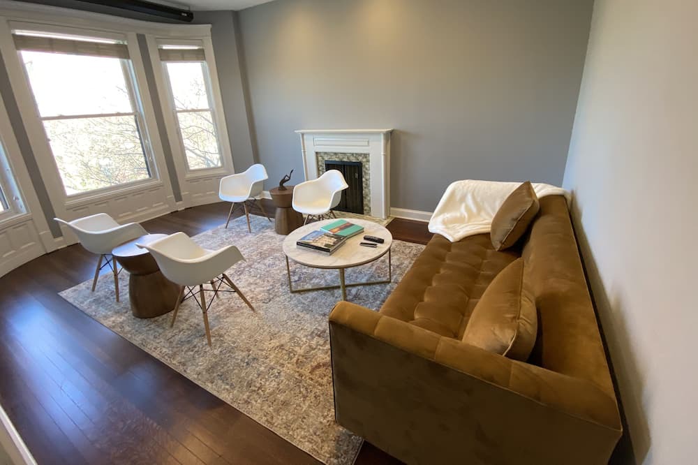 Photo of Livingroom in Sheffield and DePaul