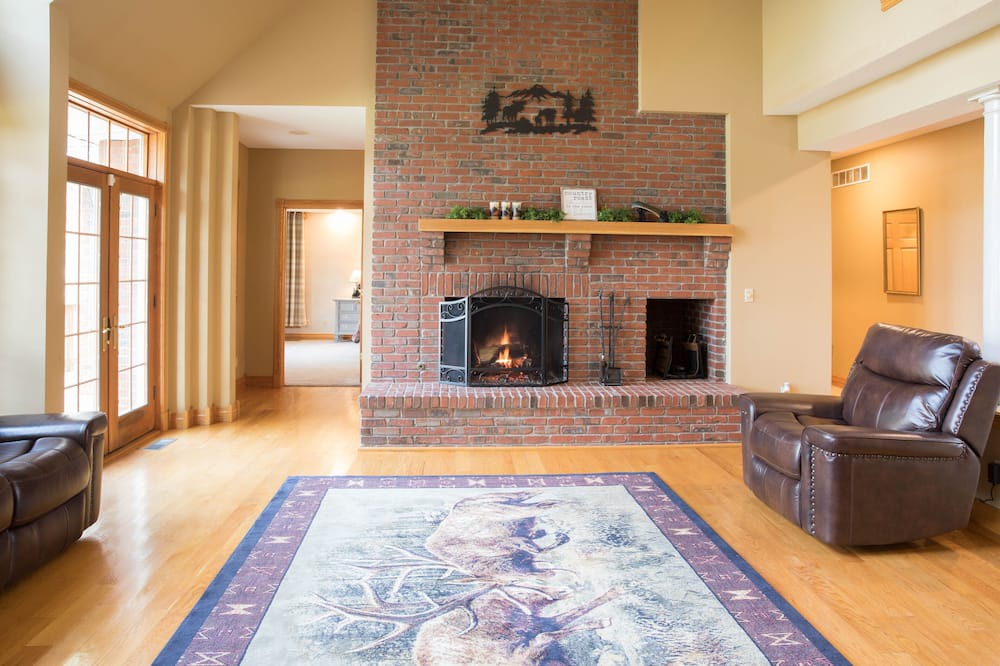 Photo of Livingroom in Adair
