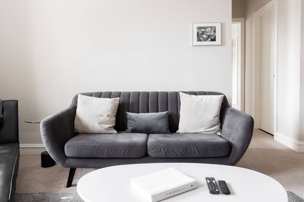 Photo of Livingroom in East Hyde Park