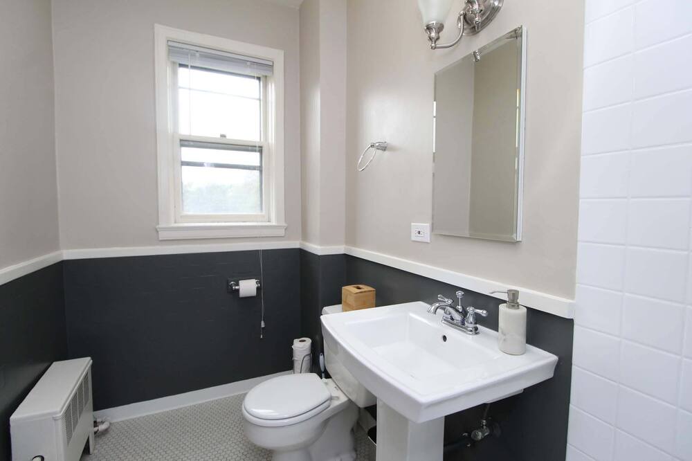 Photo of Bathroom in East Hyde Park