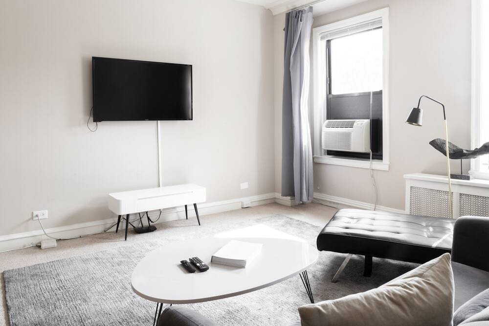 Photo of Livingroom in East Hyde Park