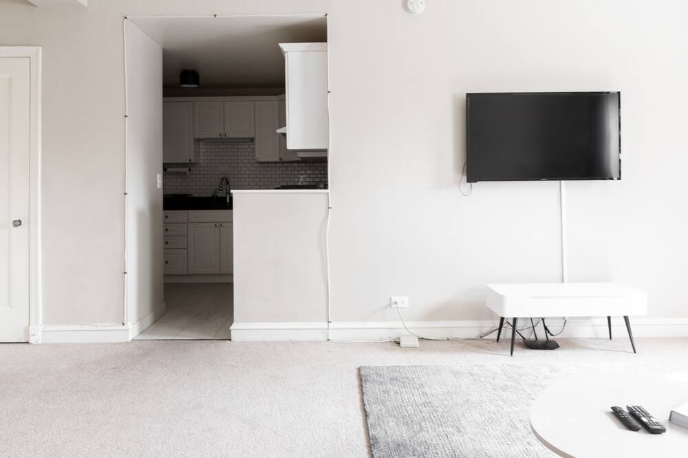 Photo of Livingroom in East Hyde Park
