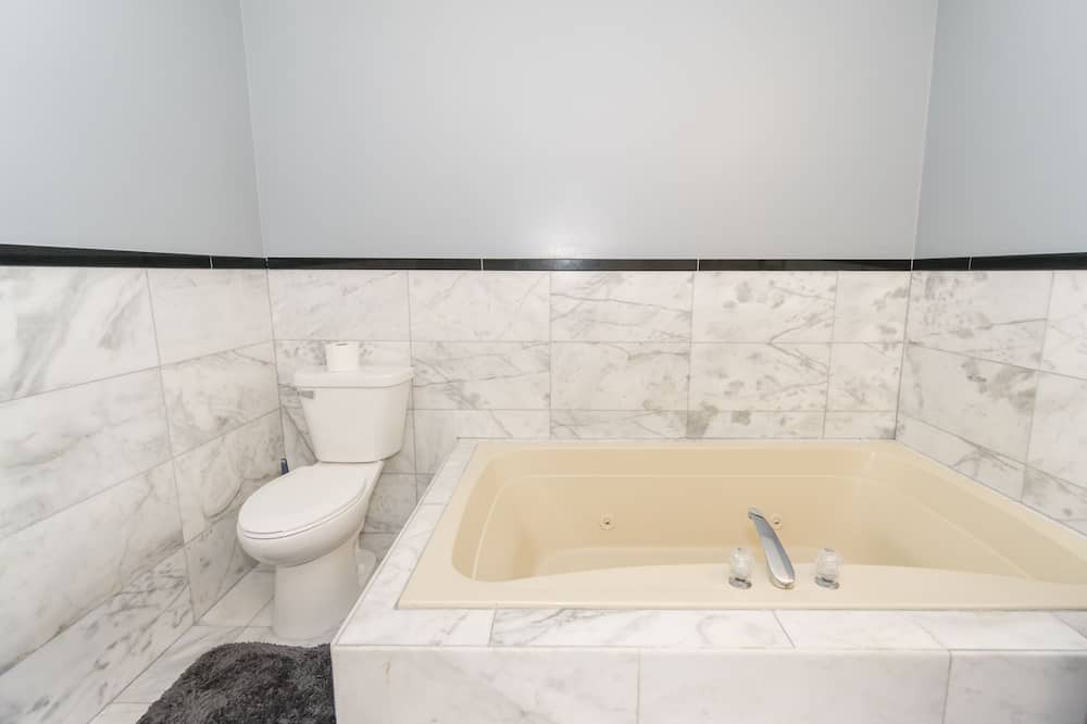 Photo of Bathroom in Forestview