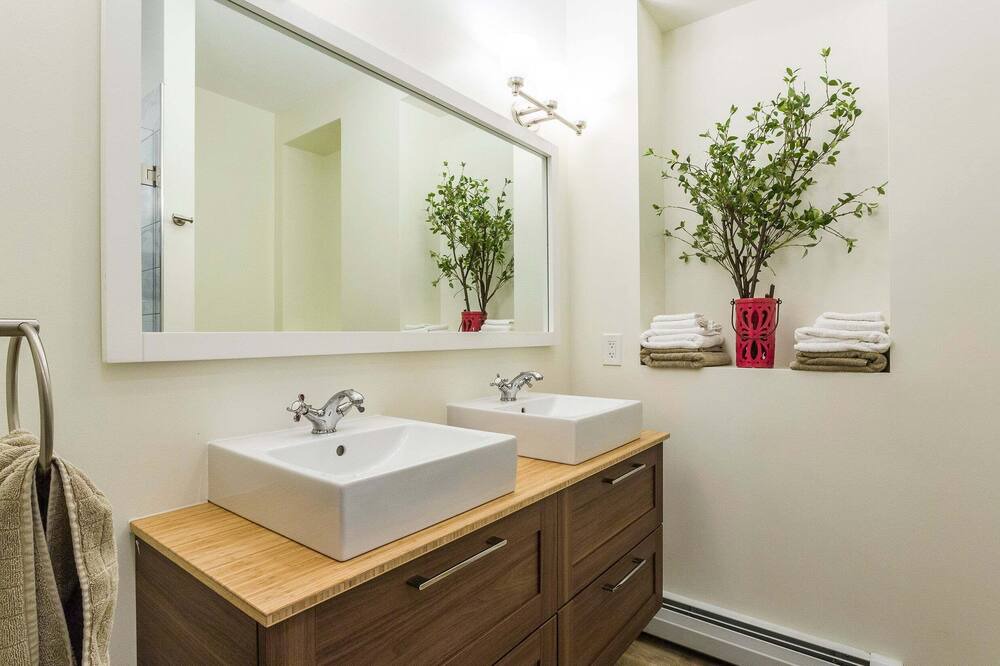 Photo of Bathroom in Forest Park