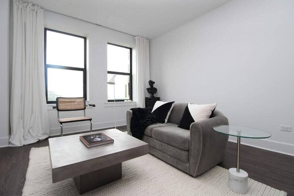Photo of Livingroom in East Hyde Park