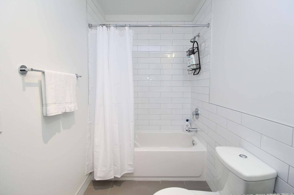 Photo of Bathroom in East Hyde Park