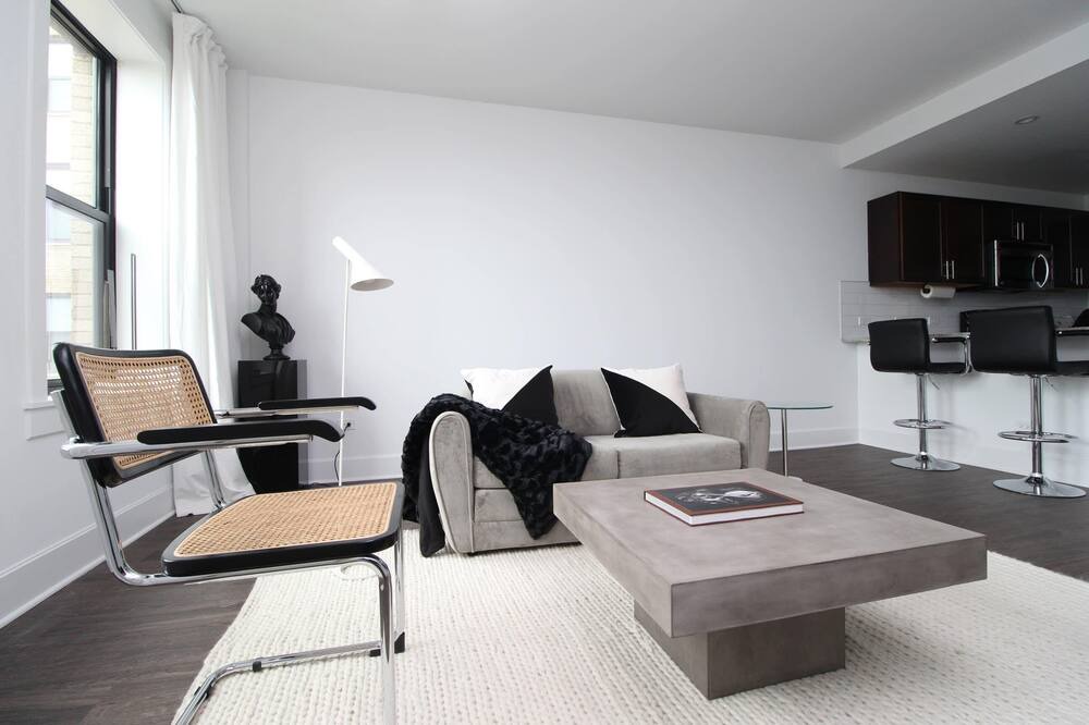 Photo of Livingroom in East Hyde Park