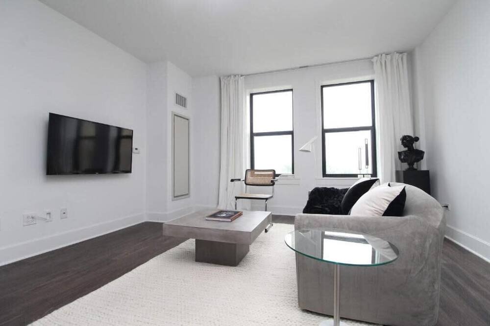 Photo of Livingroom in East Hyde Park