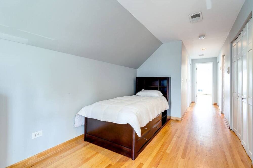 Photo of Bedroom in Pulaski Park
