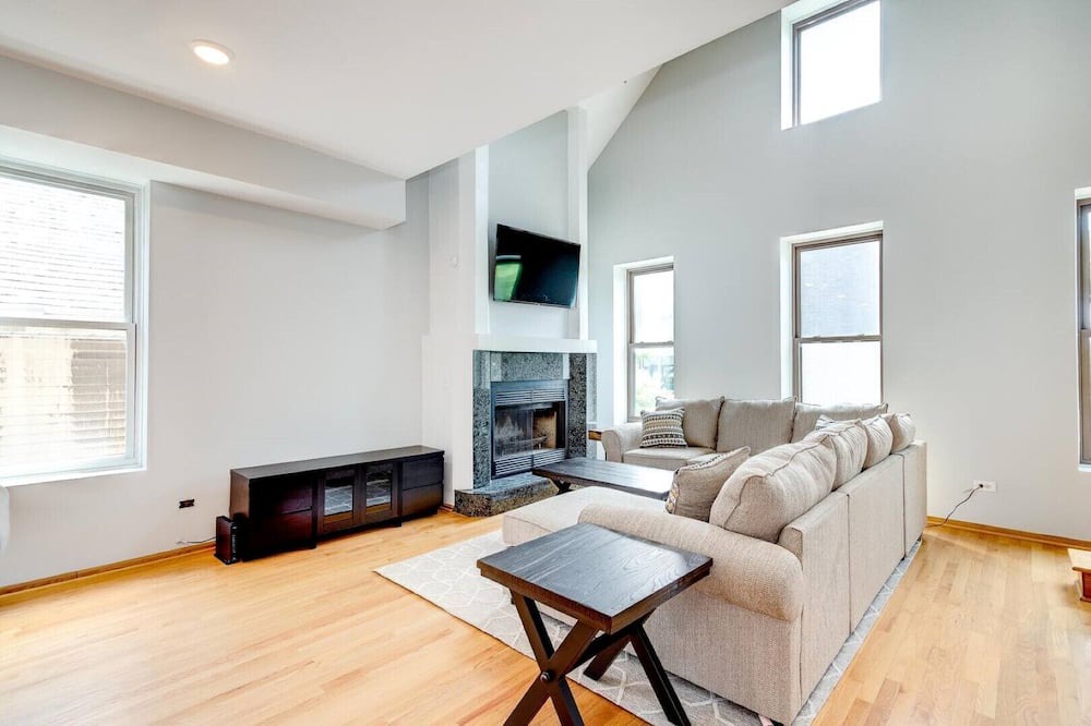 Photo of Livingroom in Pulaski Park